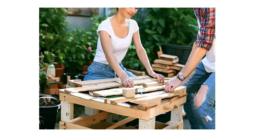 Jak zrobić krzesło z desek? Przewodnik DIY krok po kroku