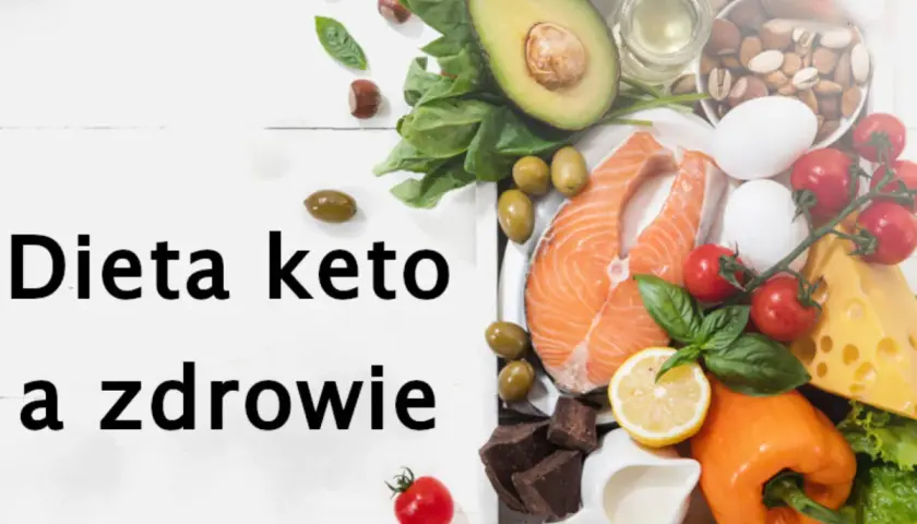 Czy dieta keto jest zdrowa? Na talerzu łosoś, awokado, jajka, ser, warzywa i orzechy.