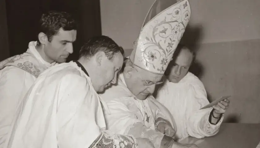 Ile świec na ołtarzu? Odkryj tajemnice liturgicznych tradycji