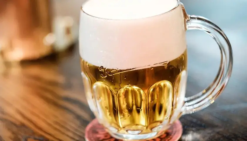 Jakie są piwa? Odkryj różnorodność smaków i rodzajów piw