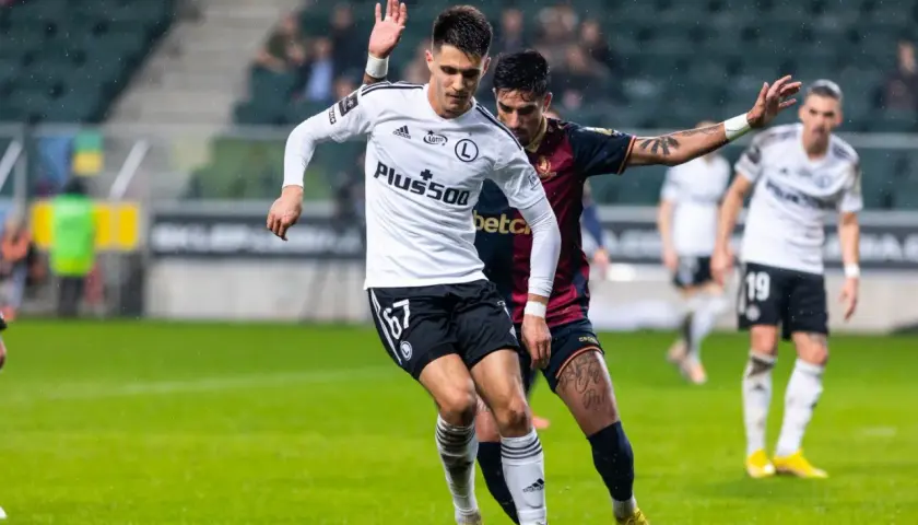 Bartosz Kapustka: Zarobki w Legii vs. Leicester. Kto płaci lepiej?