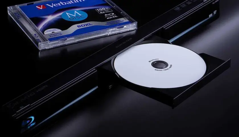 Verbatim M-DISC BDXL: Wie lange halten CDs? Diese Archiv-Disc verspricht eine Lebensdauer von 1000 Jahren.