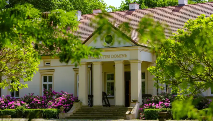 Dworek w Gałkach: historia, renowacja i kultura w jednym miejscu