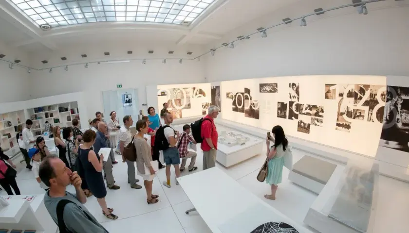 Pawilonu Czterech Kopuł muzeum sztuki współczesnej – historia i wystawy