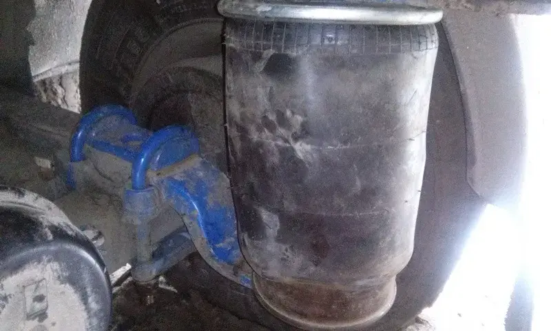Ile kosztuje wymiana poduszki w naczepie? Sprawdź ceny i ukryte koszty