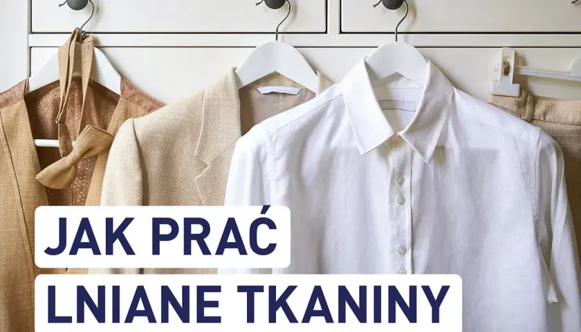 Jak prać len? Wieszak z lnianą koszulą i marynarkami.