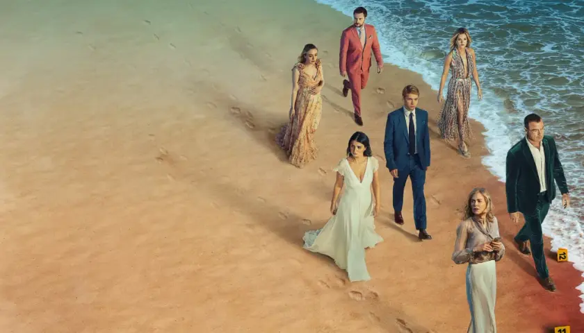 En grupp människor i eleganta kläder på en strand. Kanske är de det perfekta paret, eller så döljer de en hemlighet.