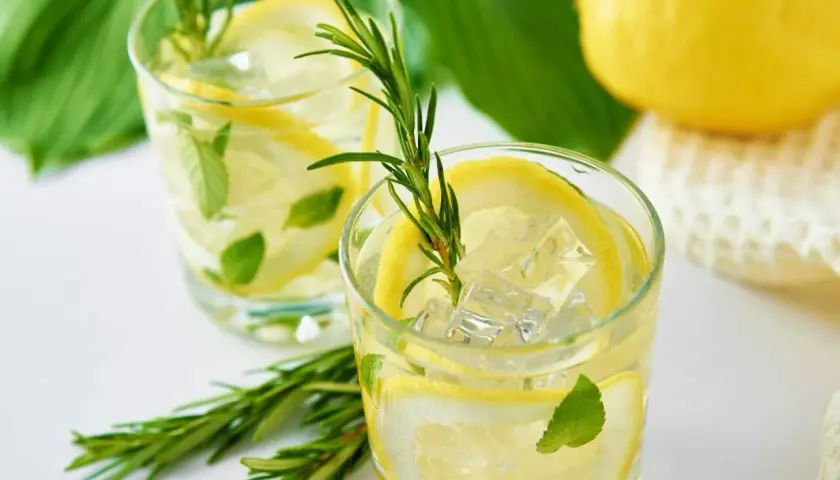 Najlepsze drinki z cytrynówką, które zaskoczą Twoich gości