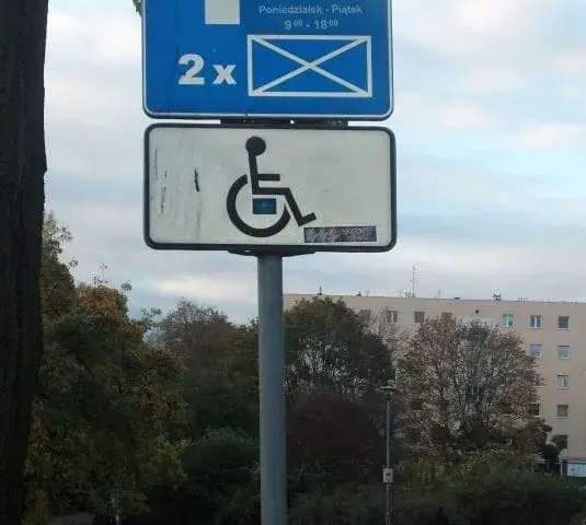 Czy niepełnosprawni płacą za parking w Gdyni? Sprawdź zasady i zwolnienia