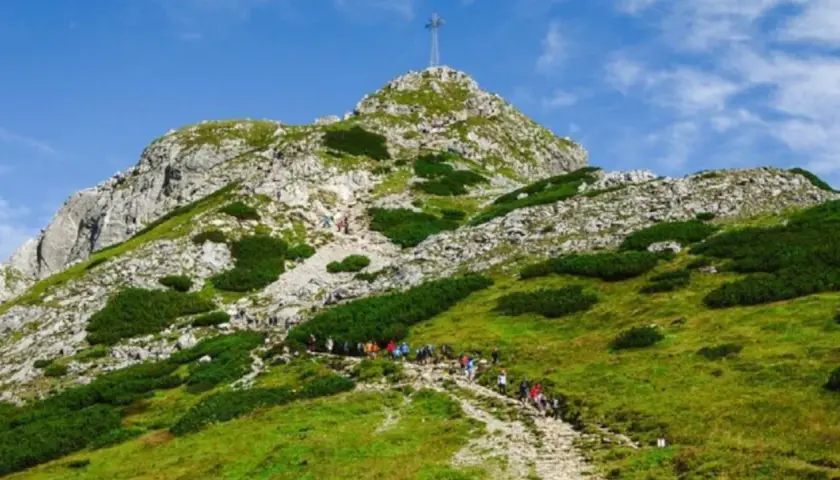 Najłatwiejszy szlak na Giewont: ile czasu zajmuje wędrówka?