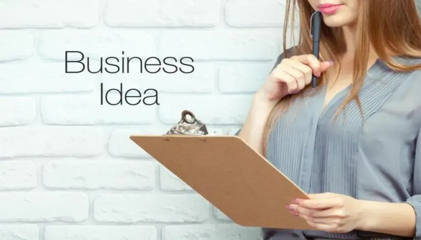 Kobieta z długopisem zastanawia się nad "Business Idea". Jak napisać biznesplan?