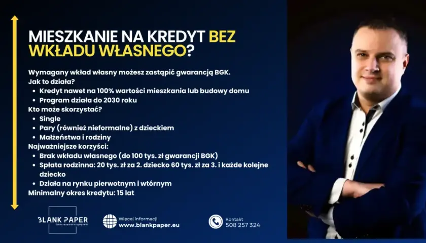 Mężczyzna w garniturze zachęca do skorzystania z kredytu rodzinnego na mieszkanie bez wkładu własnego. Program działa do 2030 roku.