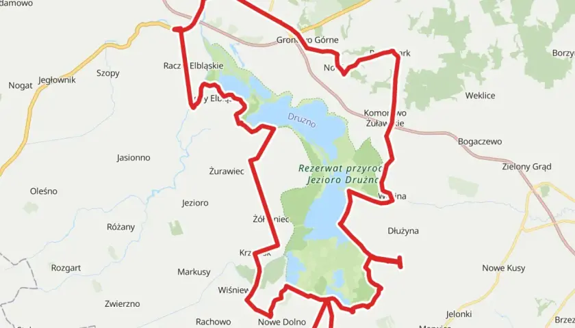 Trasa rowerowa velo 10 okrąża Jezioro Drużno, prowadząc przez malownicze tereny rezerwatu przyrody.
