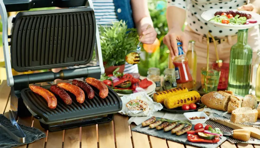 Grill na balkonie w bloku? Sprawdź, czy to legalne i uniknij mandatu!