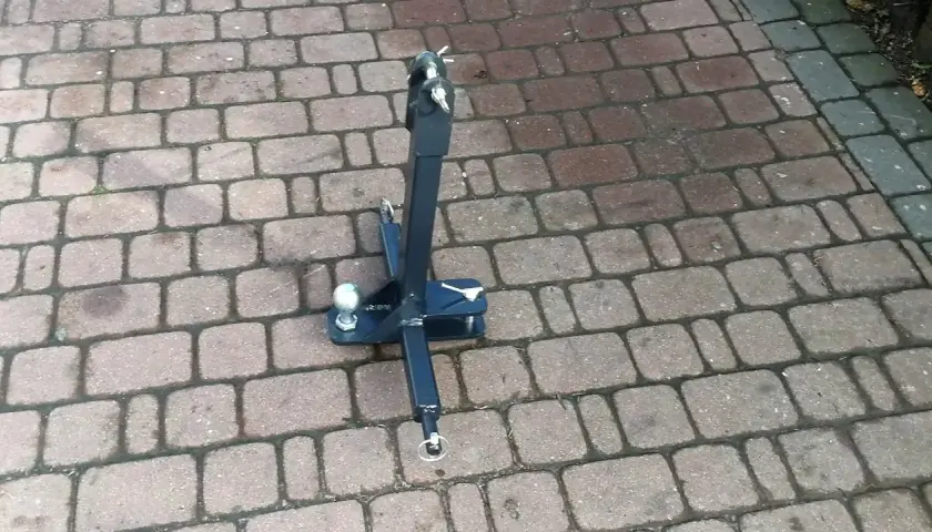 Jak zamontować hak do traktorka kosiarki - uniknij błędów i problemów