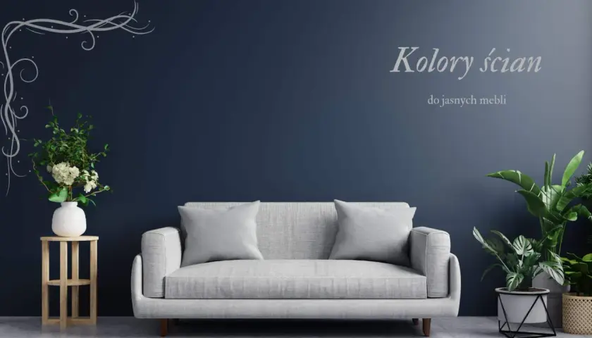 Granatowa ściana jako inspiracja, jaki kolor do sypialni? Jasna sofa i rośliny tworzą przytulną atmosferę.