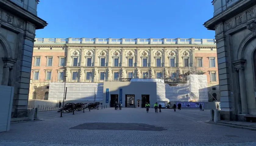 Stockholms slott antal rum är många, här syns en del av fasaden under renovering.