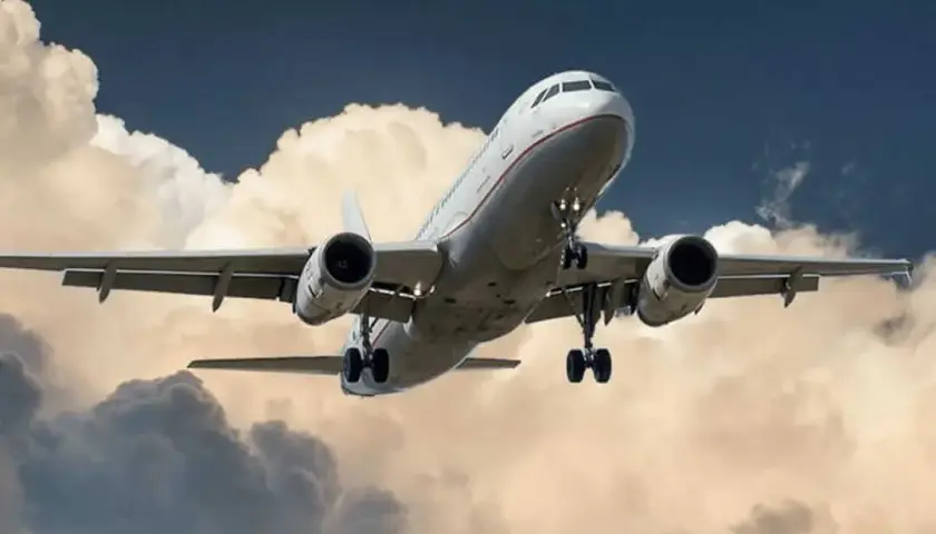 Czy można zabrać poduszkę do samolotu Ryanair? Sprawdź zasady podróży