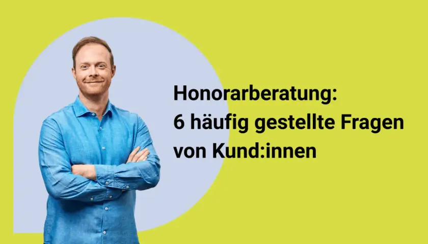 Mann mit verschränkten Armen lächelt. Text: Honorarberatung: 6 häufig gestellte Fragen von Kund:innen. So finden Sie den richtigen honorarberater.