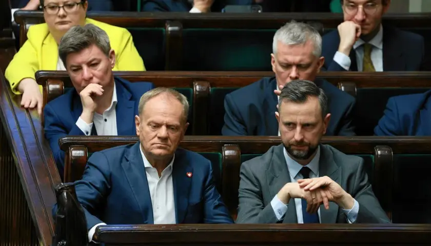 Koniec rządów PiS: Wcześniejsze wybory 2026? Sondaże i scenariusze