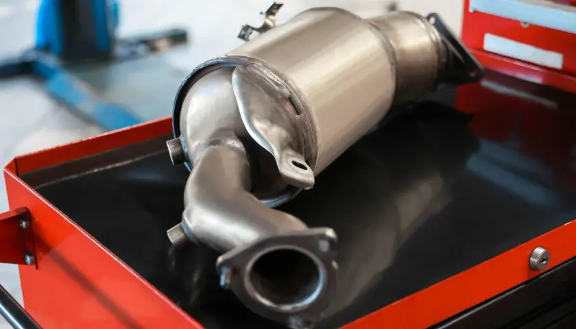 Nowy katalizator do Forda, rozwiązanie problemu z kodem błędu **dtc p2002 ford**.