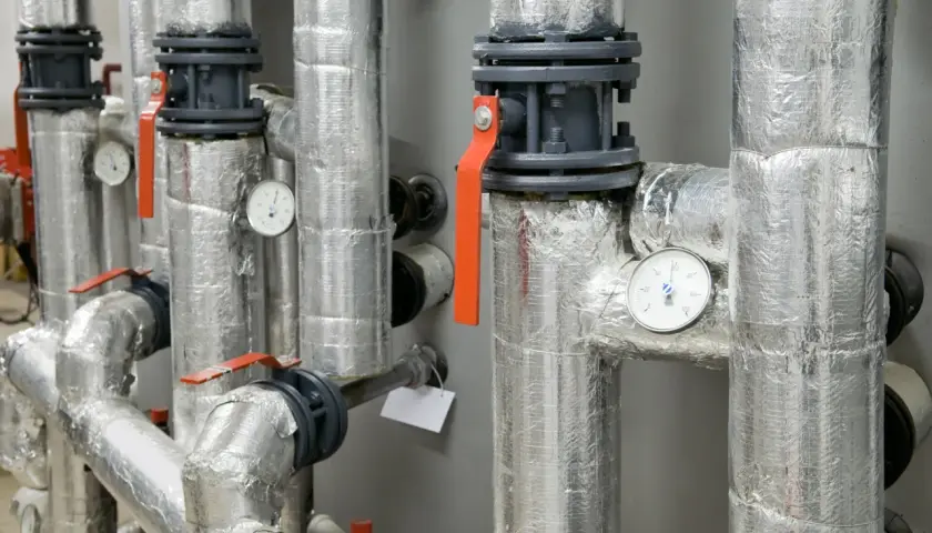 Izolacja rur CO: Niższe rachunki i trwałość instalacji? Poradnik!