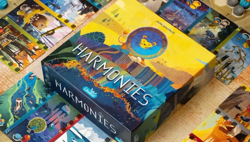 Das Spiel "Harmonies" ist ein kooperatives Gesellschaftsspiel mit wunderschönen Illustrationen von Tieren und Natur.