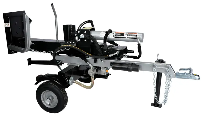Hydraulischer Motorspalter mit Rädern und Anhängerkupplung, bereit für den Einsatz im Wald.