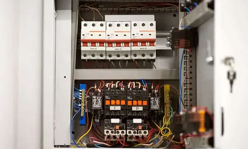 Jak zbudować rozdzielnię elektryczną: proste kroki i najważniejsze zasady