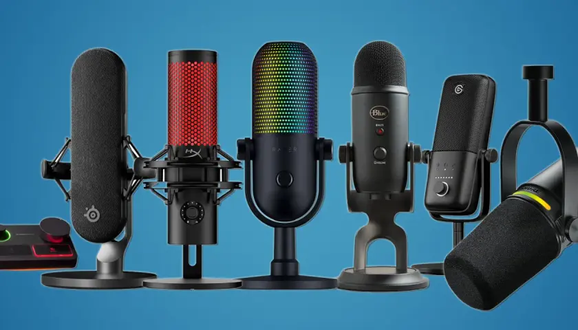 Mehrere Mikrofone für PC-Tests, darunter Modelle von SteelSeries, HyperX, Razer, Blue und Shure, stehen nebeneinander.