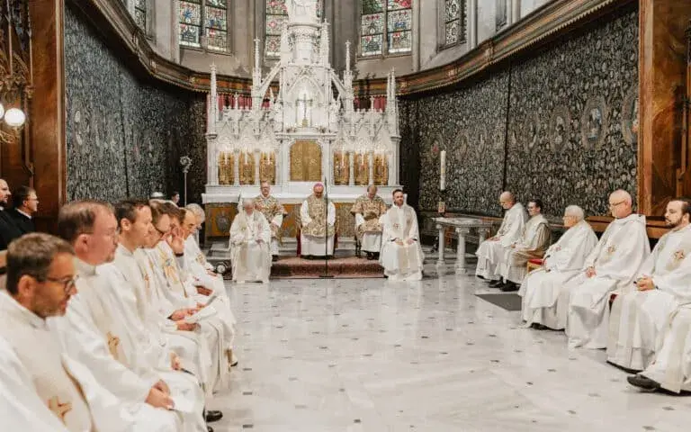 Konsekracja kościoła kiedy: poznaj ważne daty i znaczenie ceremonii