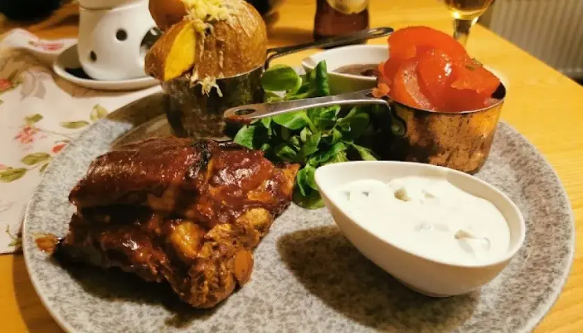 Gdzie zjeść w Lądku-Zdroju? Odkryj najlepsze lokale gastronomiczne