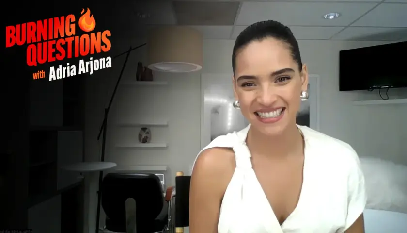 Adria Arjona, souriante, dans "Burning Questions". Découvrez ses films et séries tv.