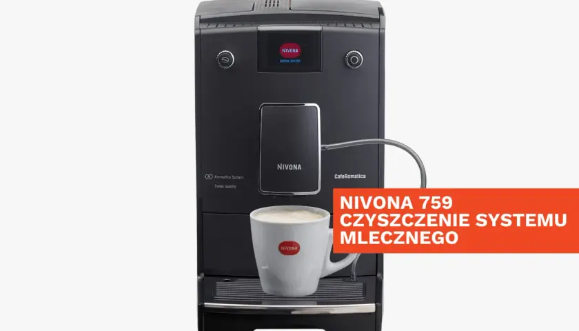 Nivona 759 z mleczną pianką, gotowa do czyszczenia spieniacza.