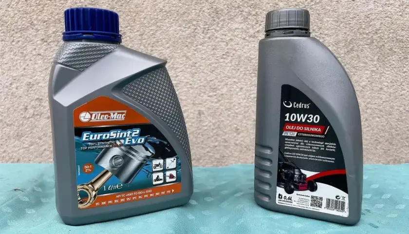 Dwa oleje do silników: Oleo-Mac EuroSint2 i Cedrus 10W30. Idealny wybór, jaki olej do kosiarki, by zapewnić jej długą żywotność.