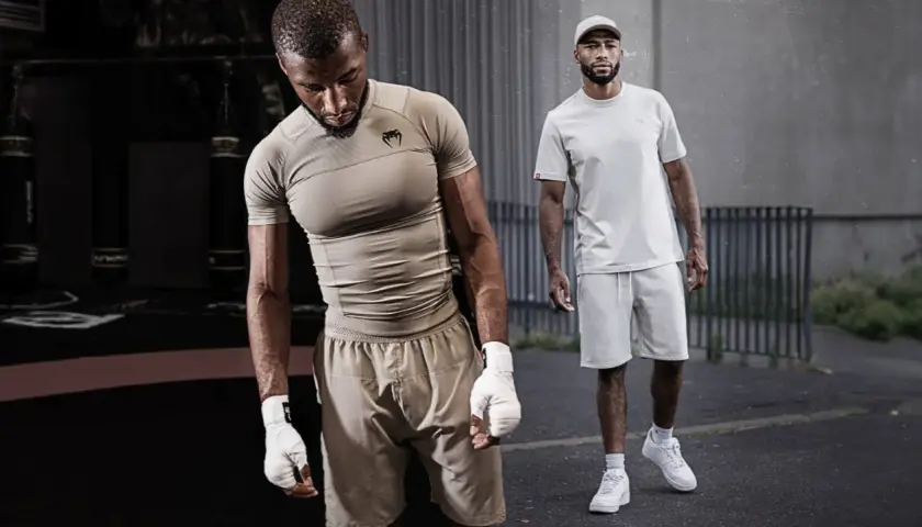 Dwóch mężczyzn w strojach sportowych. Jeden w beżowym rashguardzie i spodenkach, drugi w jasnej koszulce i spodenkach. Rashguard co to? To idealna odzież do treningów.
