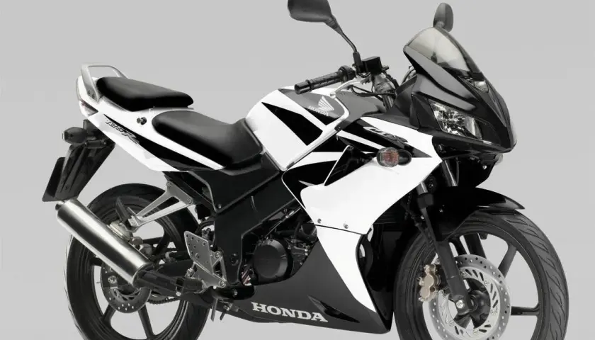 Honda CBR 125 pojemność baku - ile litrów paliwa naprawdę ma?