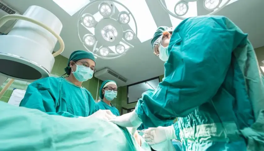 Czym zajmuje się neurochirurg? Poznaj kluczowe zadania i metody