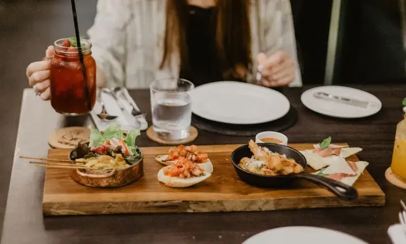 Gdzie zjeść w Kościerzynie? Odkryj najlepsze restauracje i smaki