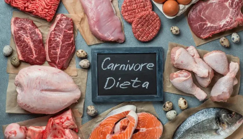 Przykładowy jadłospis dieta karniwora: mięso mielone, steki, ryby, kurczak, jajka, wieprzowina, wołowina, jagnięcina.