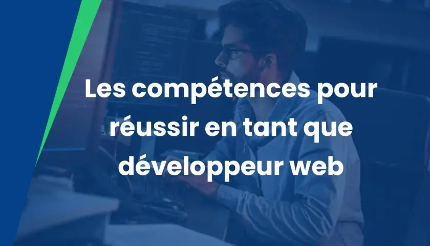 Un homme concentré devant des écrans d'ordinateur, illustrant les compétences développeur web nécessaires pour réussir dans ce domaine.