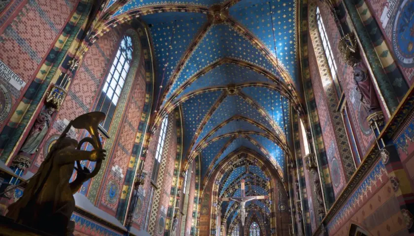 Gdzie jest kościół mariacki? Odkryj jego niezwykłą lokalizację w Krakowie