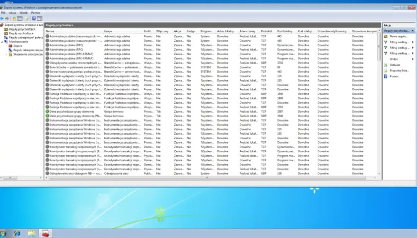 Zapora systemu Windows z zaawansowanymi regułami przychodzącymi i wychodzącymi, pokazująca szczegóły połączeń sieciowych.