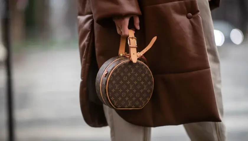 Czy torebki Louis Vuitton są ze skóry? Odkryj prawdę o materiałach