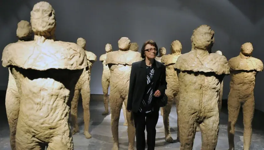 Magdalena Abakanowicz: rzeźby, które zmieniły świat sztuki. Poznaj je!