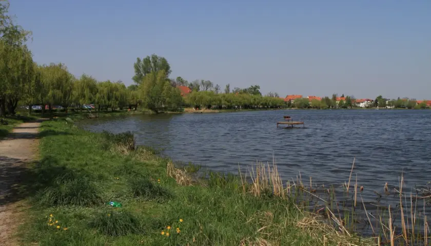 Jezioro Kunickie: najlepsze miejsca na wędkowanie i żeglarstwo w regionie