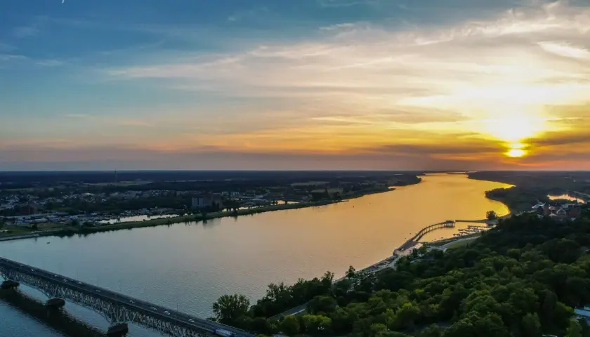 Nad jaką rzeką leży Płock? Poznaj Wisłę i jej atrakcje