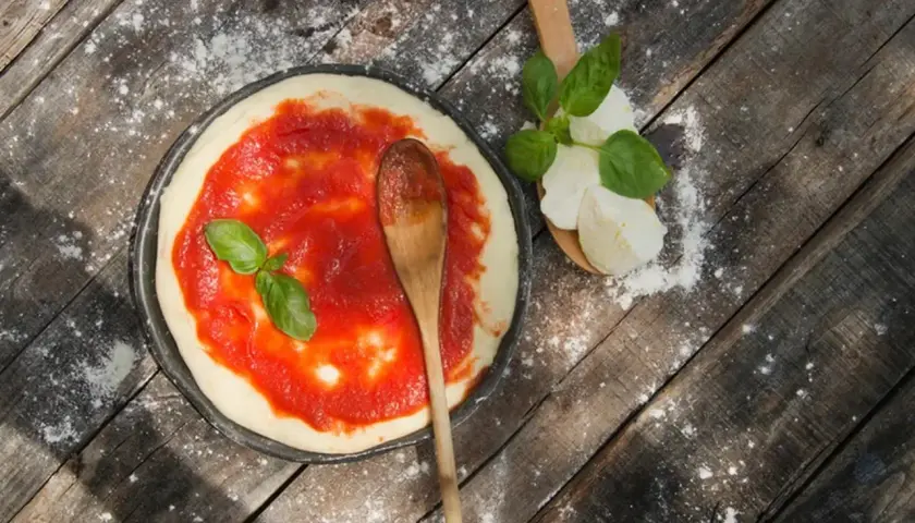 Jak zrobić sos do pizzy z koncentratu - łatwy przepis na pyszny smak
