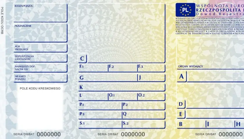Dowód rejestracyjny pojazdu z polskimi danymi, w tym pole "d2 w dowodzie rejestracyjnym" jest puste.