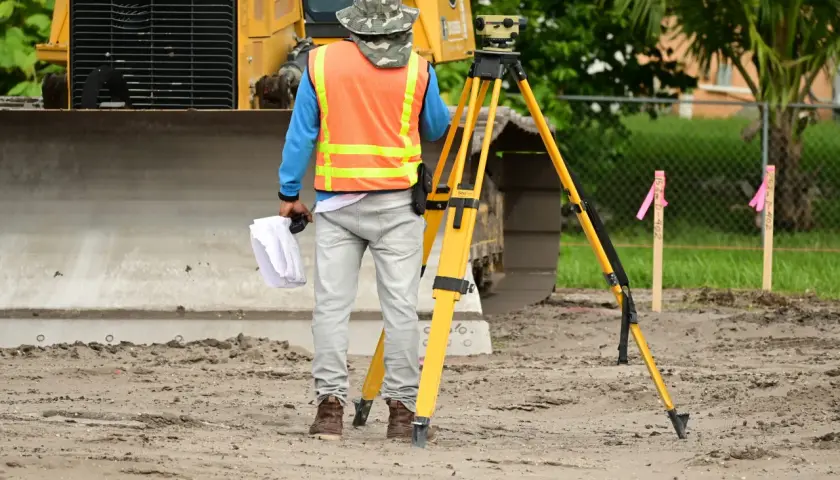 Jak wygląda praca geodety? Odkryj tajniki codziennych zadań